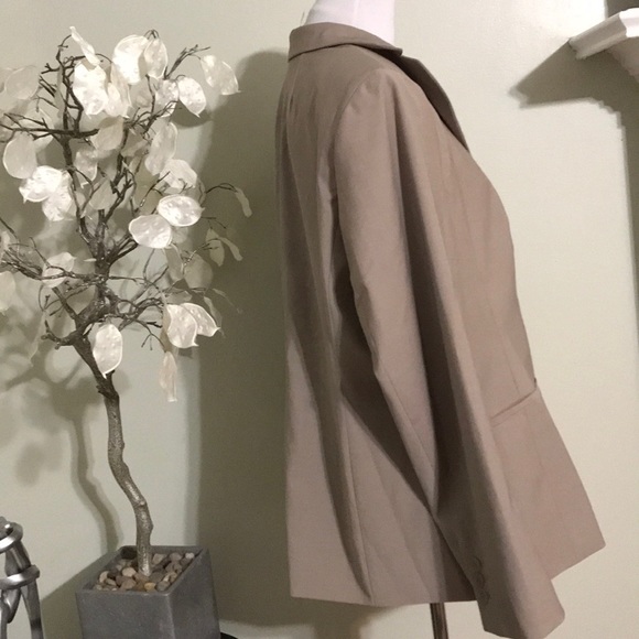 Talbots classic blazer, sz 18, Nwot. - Picture 4 of 8